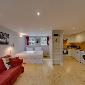 Joivy Warm & Welcoming Flat Near Castle Edinburgh