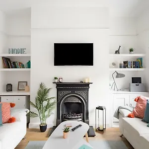  Holiday home Secret Courtyard Within Walls United Kingdom